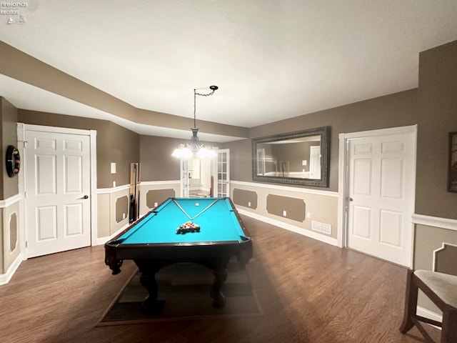 rec room with wainscoting, visible vents, billiards, and wood finished floors