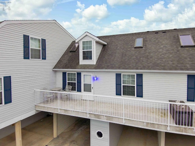 view of front of property with a shingled roof