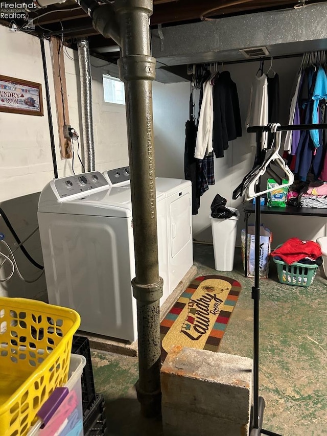 below grade area featuring washer and clothes dryer