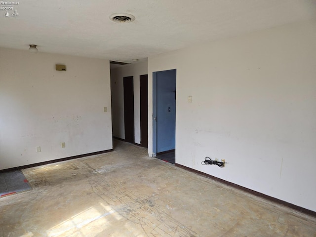 spare room featuring visible vents and baseboards