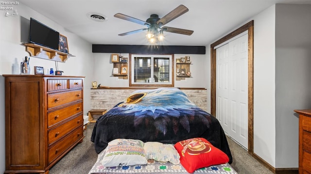 bedroom featuring carpet, visible vents, baseboards, ceiling fan, and a closet