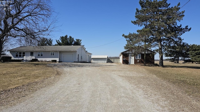 view of front of house with driveway and a garage