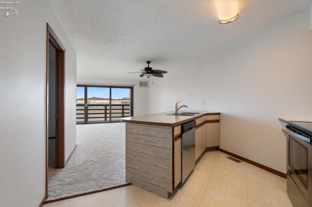 1789 N Windward Dr, Port Clinton, OH 43452 - kitchen featuring a sink, visible vents, appliances with stainless steel finishes, and a peninsula