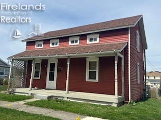 29 Walker St, Tiffin, OH 44883 - view of front of house featuring a porch and a front yard