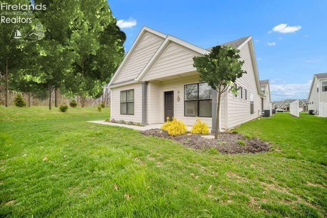 back of house featuring a yard