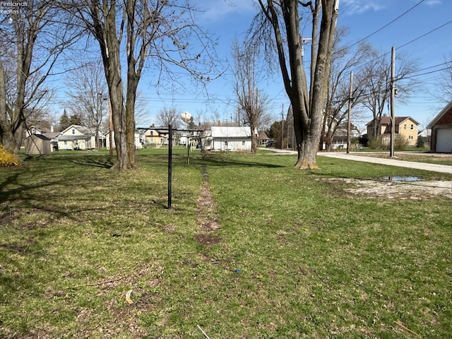 view of yard featuring a residential view