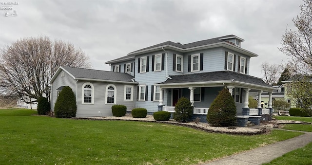 view of front facade featuring a front lawn and a porch