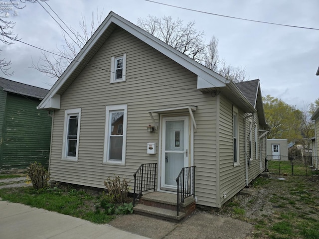 430 Perry St, Sandusky, OH 44870 - bungalow-style home with fence