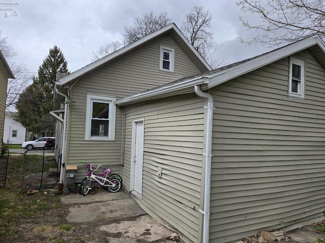 430 Perry St, Sandusky, OH 44870 - view of side of property featuring fence