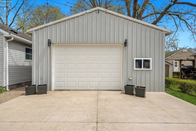 view of detached garage