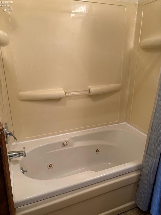full bathroom featuring a combined bath / shower with jetted tub