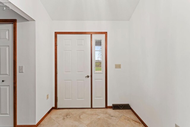 1001 Birchwood Dr, Sandusky, OH 44870 - foyer featuring visible vents and baseboards