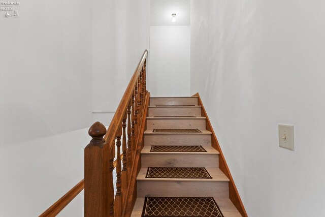 1001 Birchwood Dr, Sandusky, OH 44870 - view of stairway
