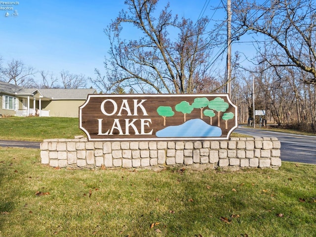 community / neighborhood sign with a yard