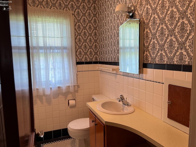 201 Gilcher Ct, Sandusky, OH 44870 - bathroom with wainscoting, a wealth of natural light, toilet, and wallpapered walls