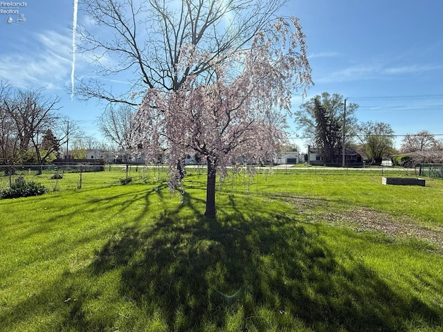 120 Schiller Ave, Sandusky, OH 44870 - view of yard featuring fence