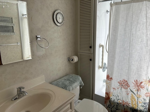 701 Polk St, Sandusky, OH 44870 - full bath with shower / bath combination with curtain, vanity, and toilet