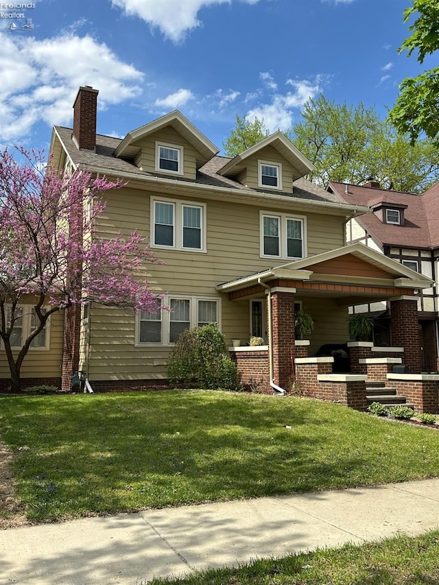 123 E Main, Norwalk, OH 44857 - traditional style home featuring a chimney, a shingled roof, and a front lawn