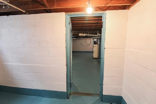 2615 Columbus Ave, Sandusky, OH 44870 - unfinished below grade area with gas water heater
