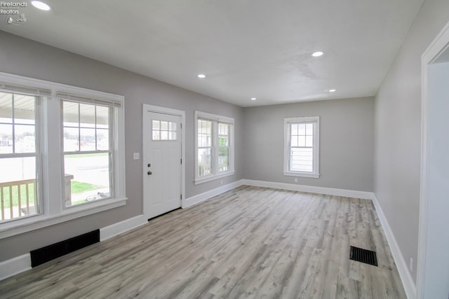 2615 Columbus Ave, Sandusky, OH 44870 - foyer featuring recessed lighting, visible vents, wood finished floors, and baseboards