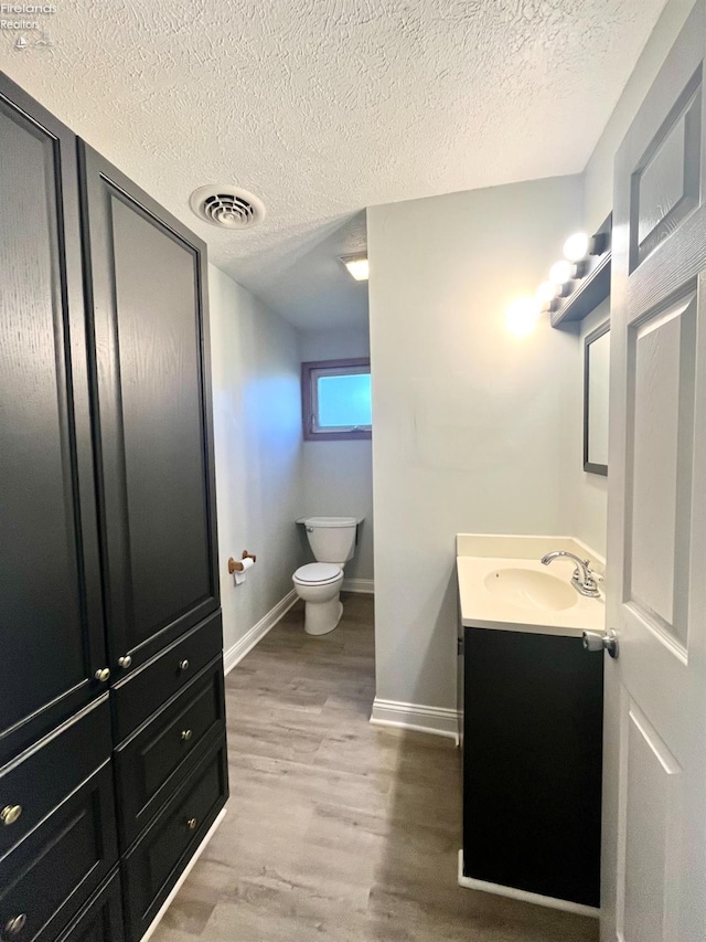 120 Mckim St, Bellevue, OH 44811 - half bath featuring toilet, a textured ceiling, visible vents, and baseboards