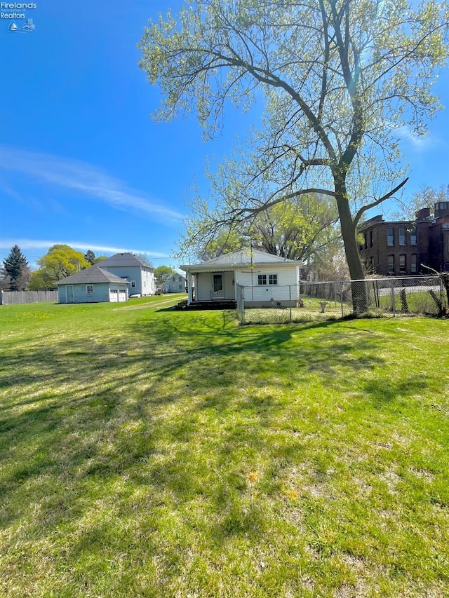 120 Mckim St, Bellevue, OH 44811 - view of yard with fence