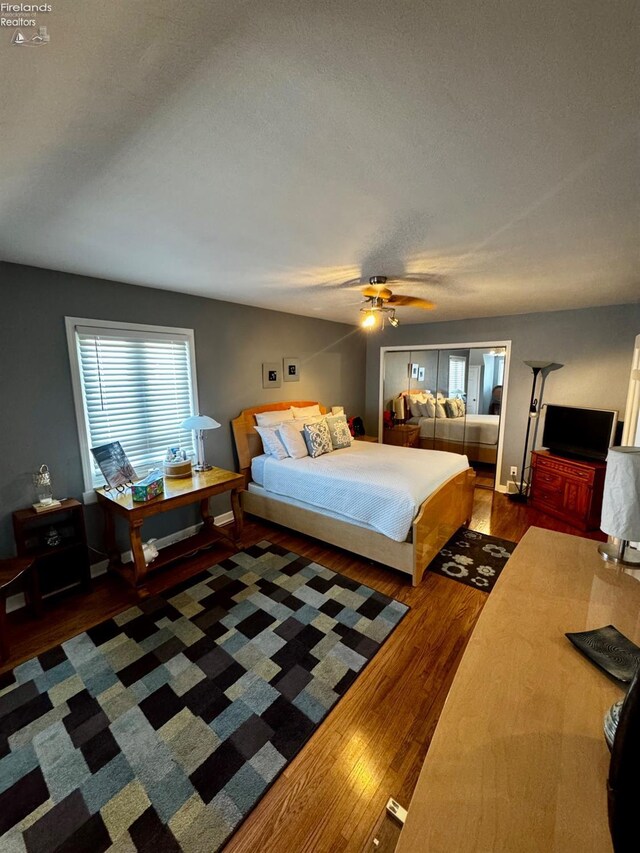 5106 Ottawa River Rd, Toledo, OH 43611 - bedroom featuring wood finished floors and a ceiling fan
