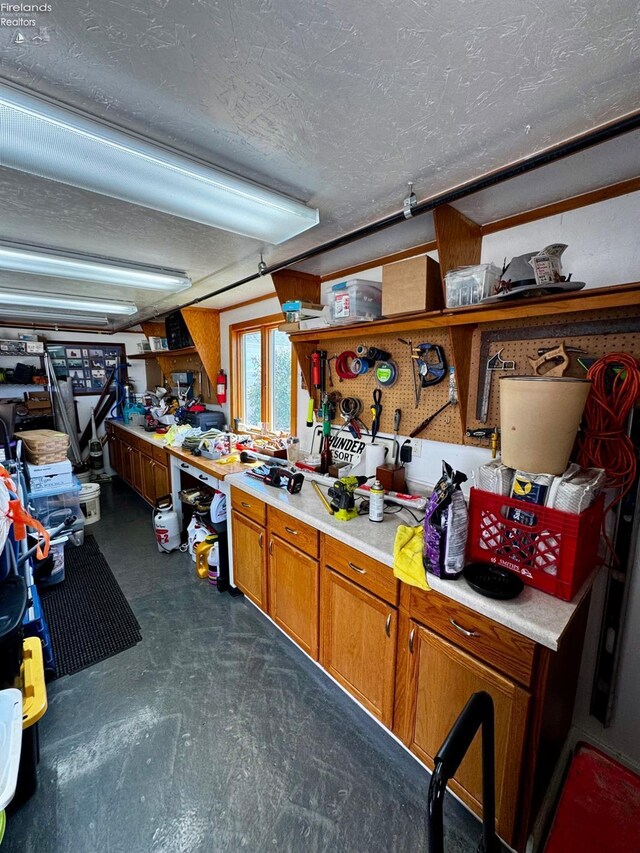 5106 Ottawa River Rd, Toledo, OH 43611 - interior space with a textured ceiling, a workshop area, and concrete floors