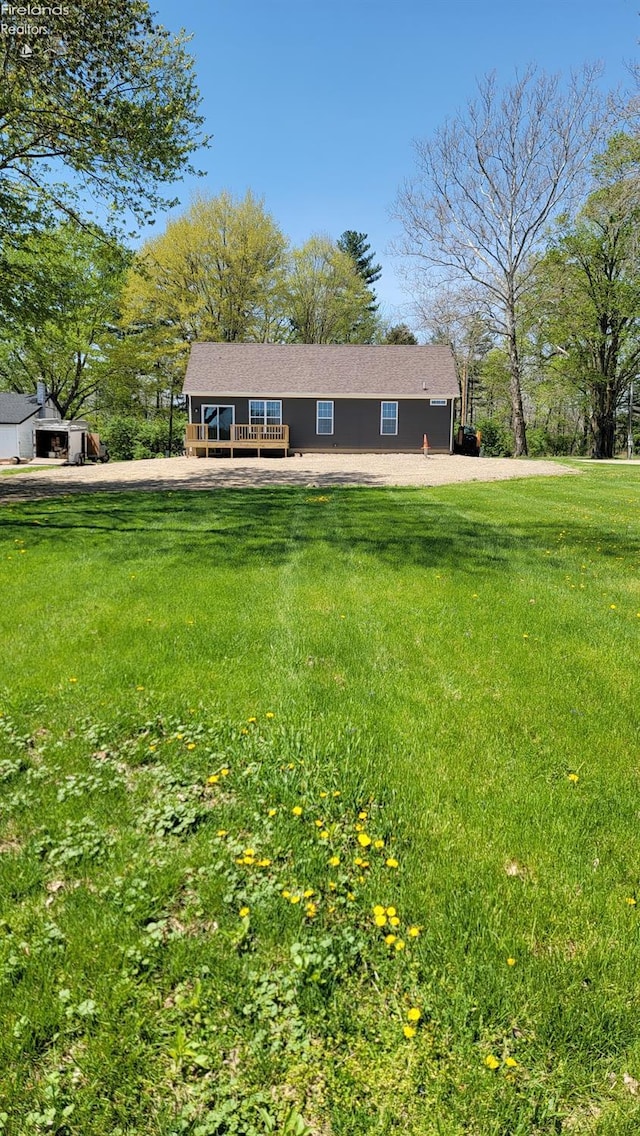 single story home with a front yard