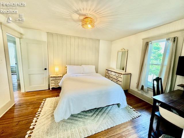 1026 Claremont Ave, Ashland, OH 44805 - bedroom featuring dark wood-style flooring