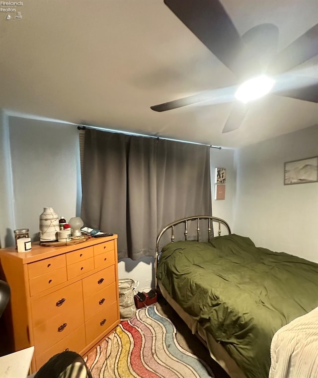 bedroom with a ceiling fan