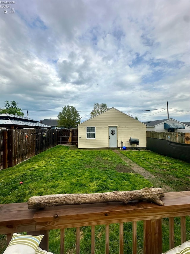 view of yard featuring a fenced backyard