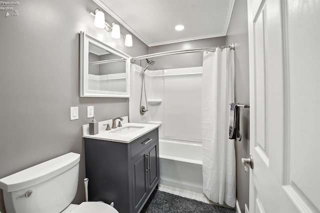 full bath featuring shower / tub combo, vanity, toilet, ornamental molding, and recessed lighting