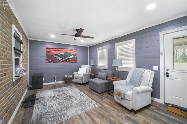 living area with baseboards, recessed lighting, ceiling fan, and wood finished floors