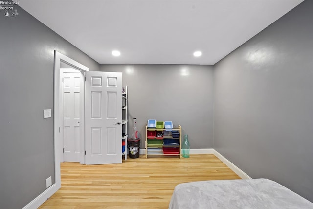interior space featuring baseboards, recessed lighting, and wood finished floors