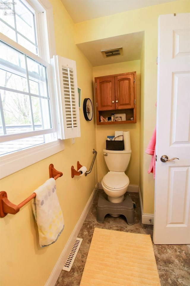 20 Chippewa Dr, Milan, OH 44846 - bathroom with toilet, baseboards, and visible vents