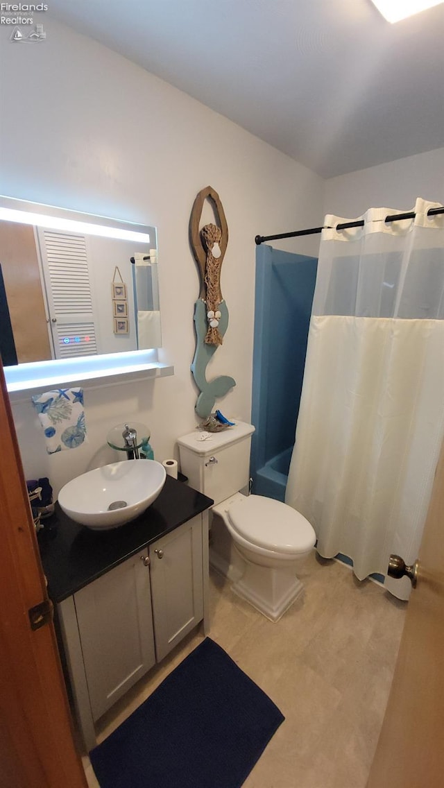 903 N Warpole, Upper Sandusky, OH 43351 - bathroom with vanity, toilet, and shower / tub combo
