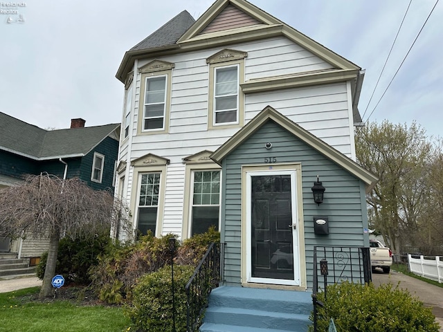515 W Osborne St, Sandusky, OH 44870 - view of front of house with fence