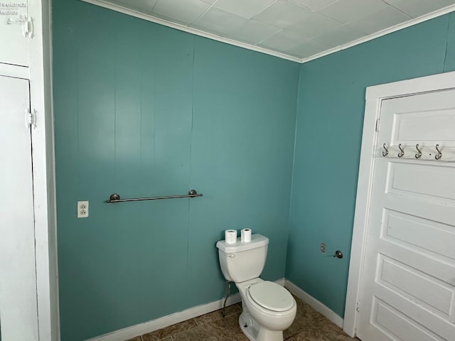 515 W Osborne St, Sandusky, OH 44870 - bathroom featuring baseboards and toilet