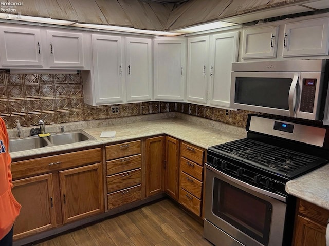 525 N Main St, Fostoria, OH 44830 - kitchen with stainless steel appliances, a sink, light countertops, decorative backsplash, and white cabinets