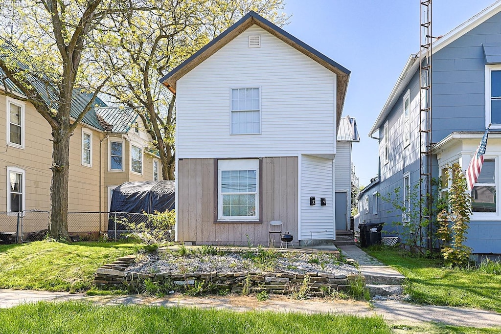 108 Spring St, Willard, OH 44890 - view of front facade with fence