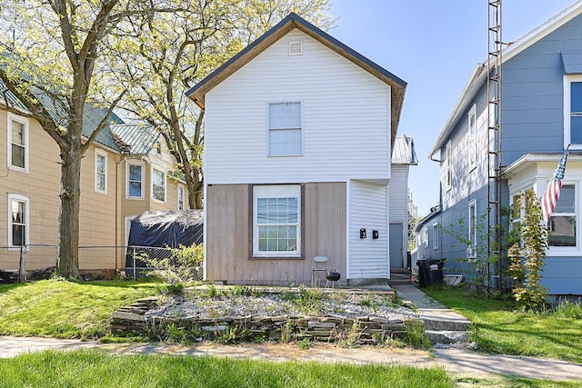 108 Spring St, Willard, OH 44890 - view of front facade with fence