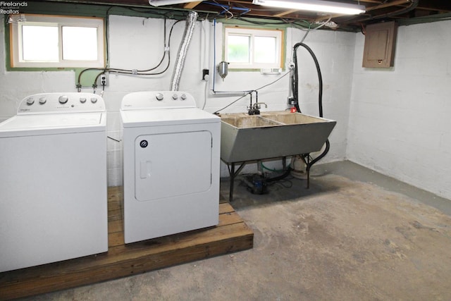 206 Lincoln Dr, Port Clinton, OH 43452 - laundry room with independent washer and dryer