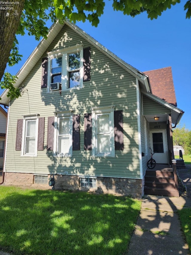 view of front of house with a front yard
