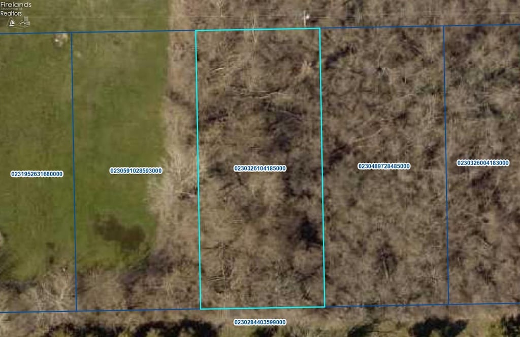 90 Anchor Ln, Middle Bass Island, OH 43446