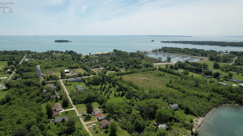 90 Anchor Ln, Middle Bass Island, OH 43446