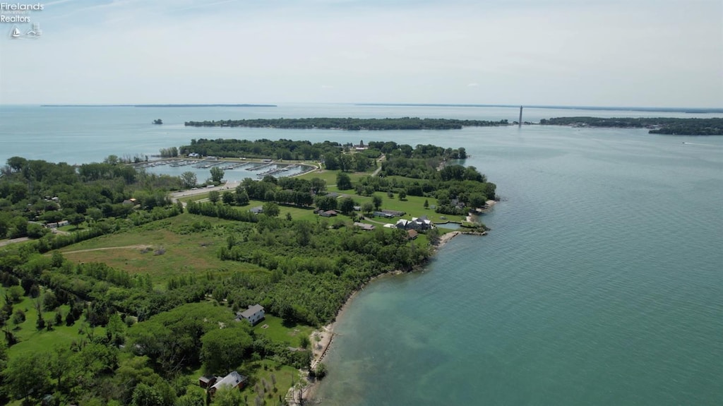 90 Anchor Ln, Middle Bass Island, OH 43446