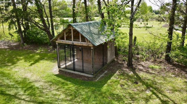 view of outdoor structure featuring an outdoor structure