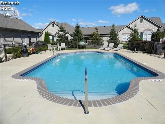 2780 Canterbury Ln Unit A, Port Clinton, OH 43452 - community pool with a patio area and fence