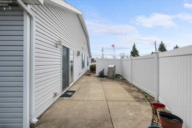7 N Schooner Point Dr, Port Clinton, OH 43452